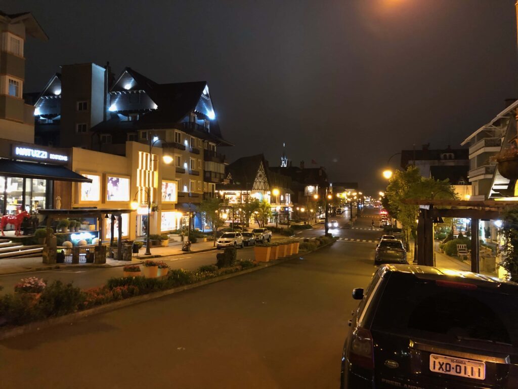 Avenida Borges de Medeiros a noite