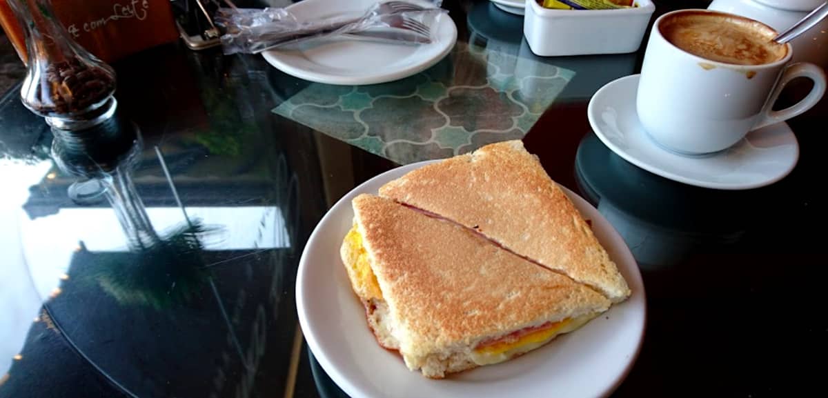 Café com Leite Bistrô 