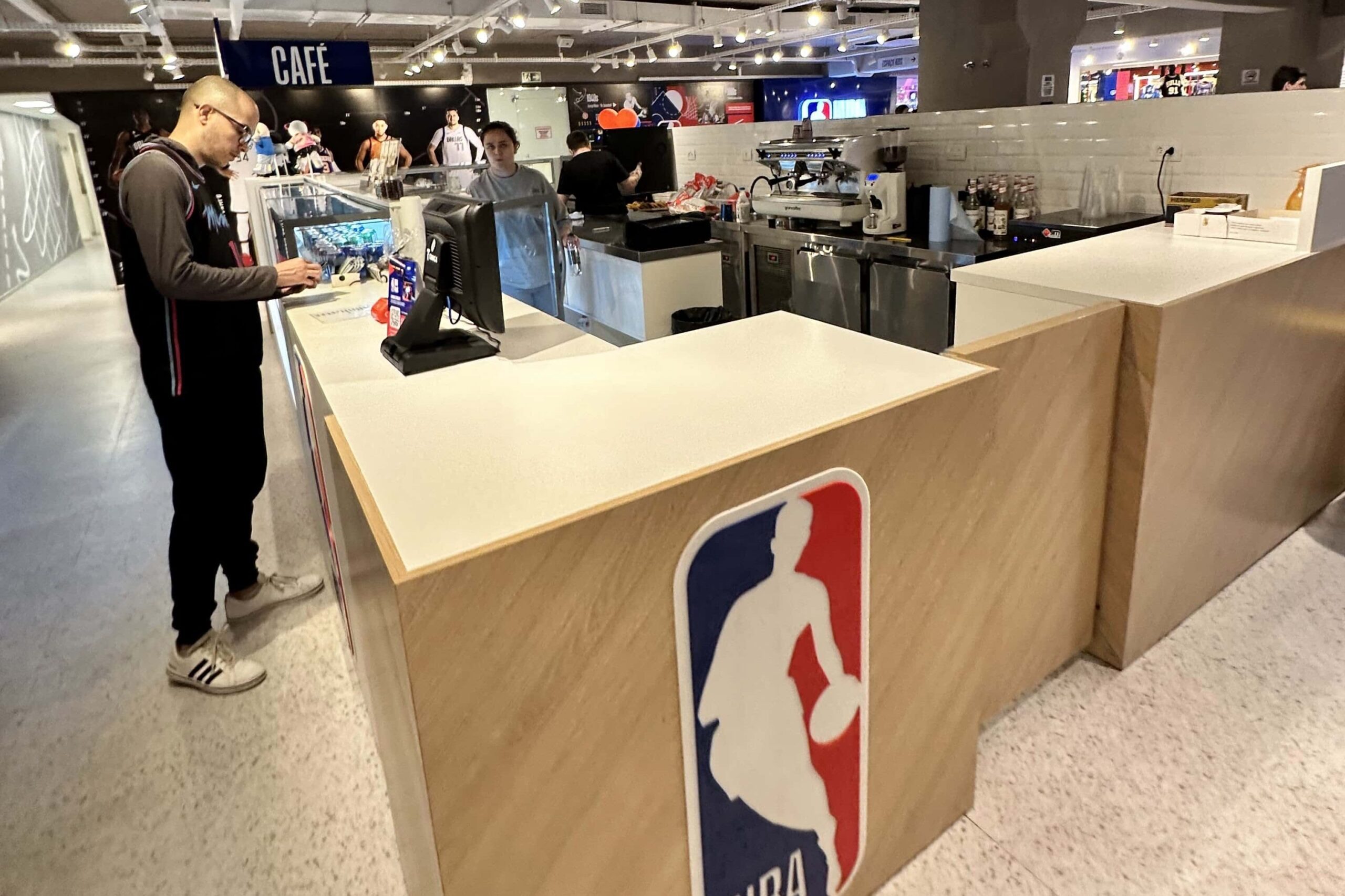 cafeteria da NBA Store
