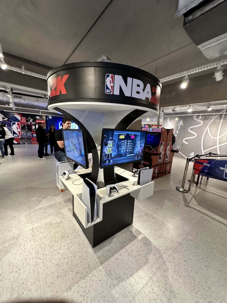 PS5 e Xbox One disponíveis no espaço gamer da NBA Store