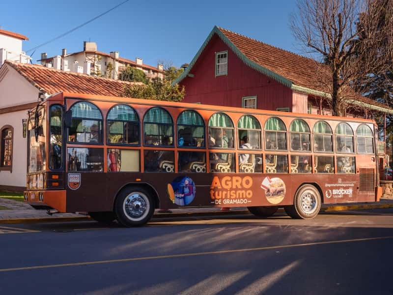 ônibus da Brocker que atende a zona rural